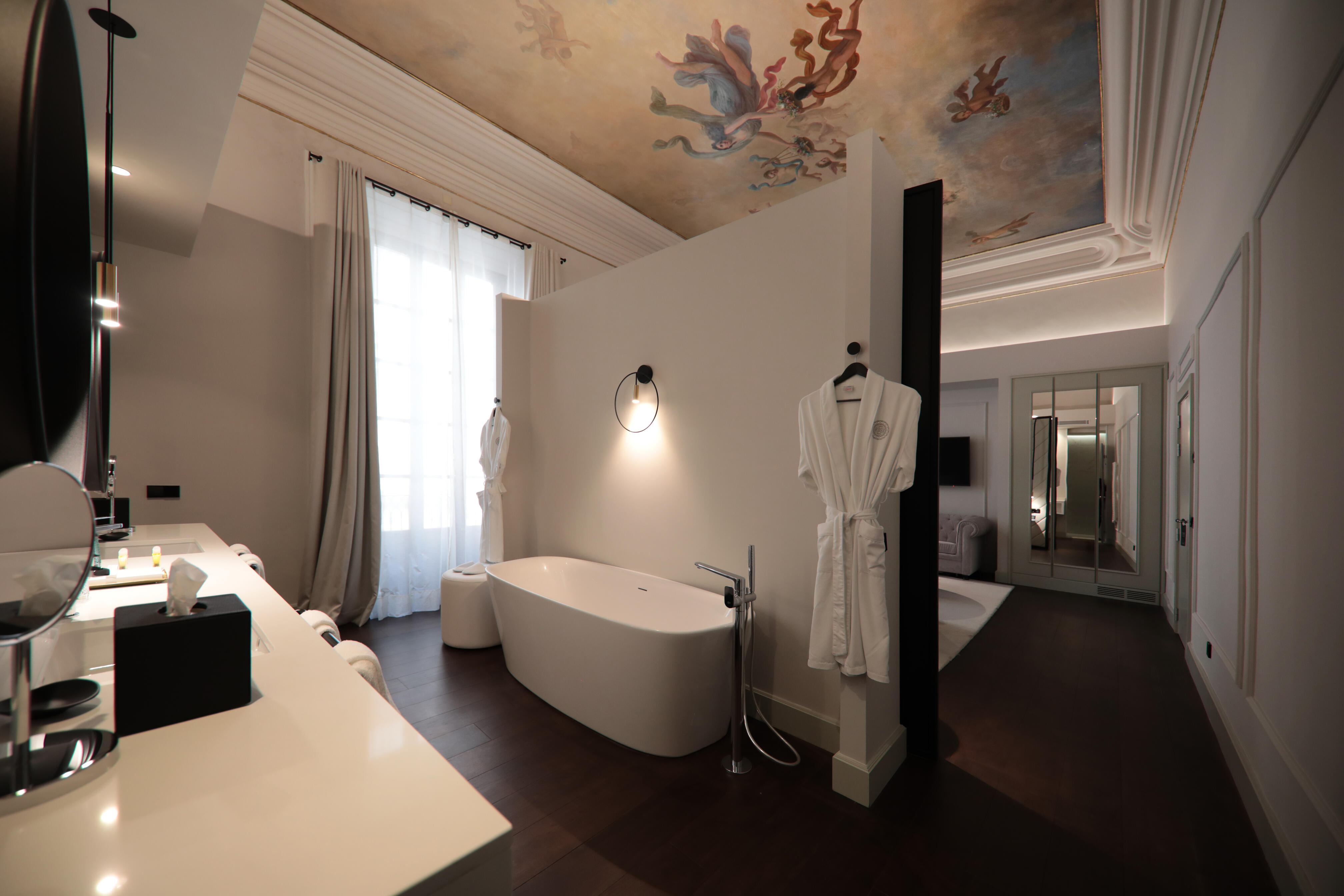 30. Suite Parietti Room - Summum Prime Boutique Hotel.jpg